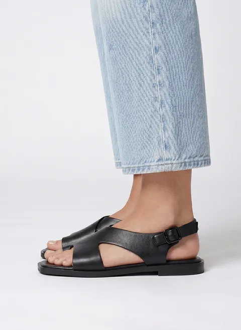 Сандалии из фактурной кожи в черном цвете Twofeet фото 5